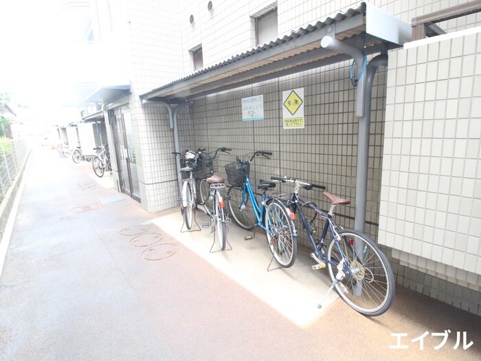 物件外観写真3　(駐輪場)