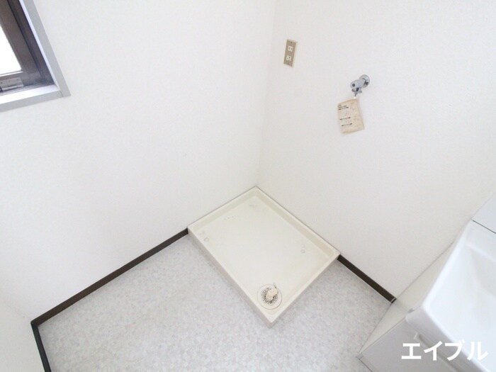 物件内観写真9　(洗濯機置場)