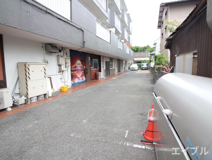 物件外観写真5　(駐車場)