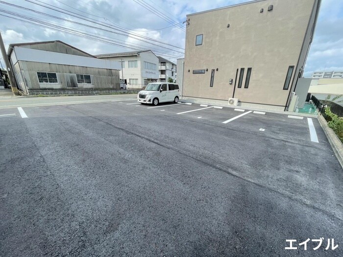 物件外観写真2　(駐車場)
