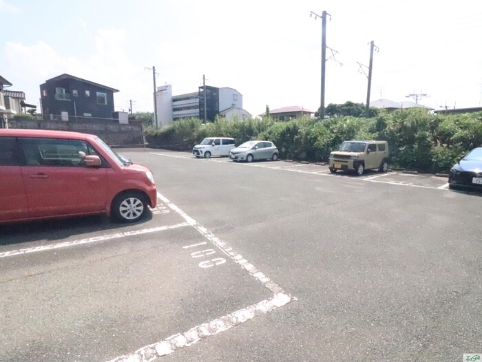 物件外観写真2　(駐車場)
