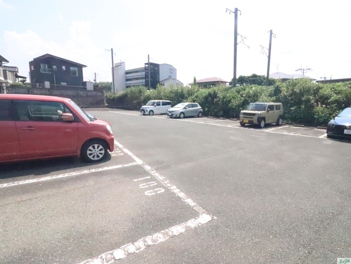 物件外観写真2　(駐車場)