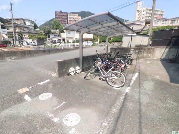 物件外観写真3　(駐輪場)