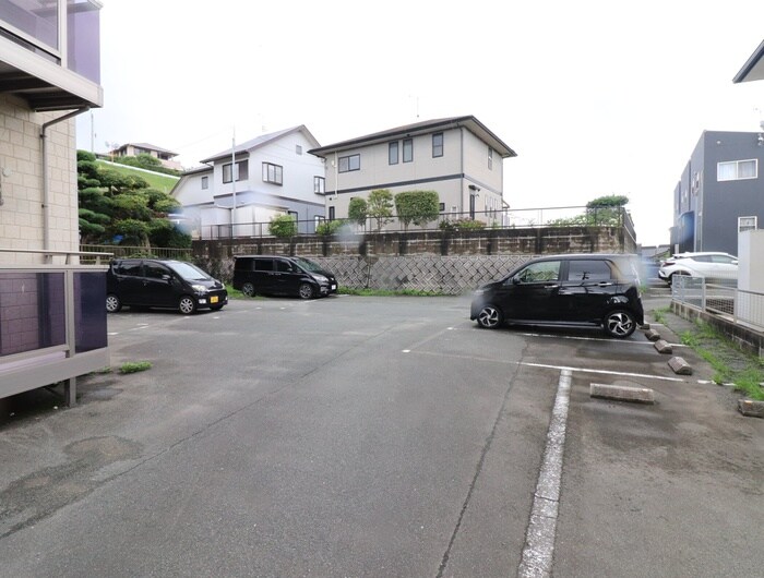物件外観写真4　(駐車場)