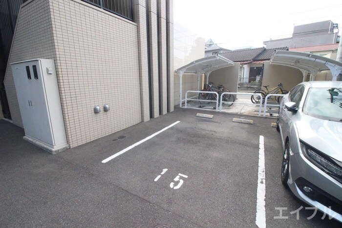 物件外観写真4　(駐車場)