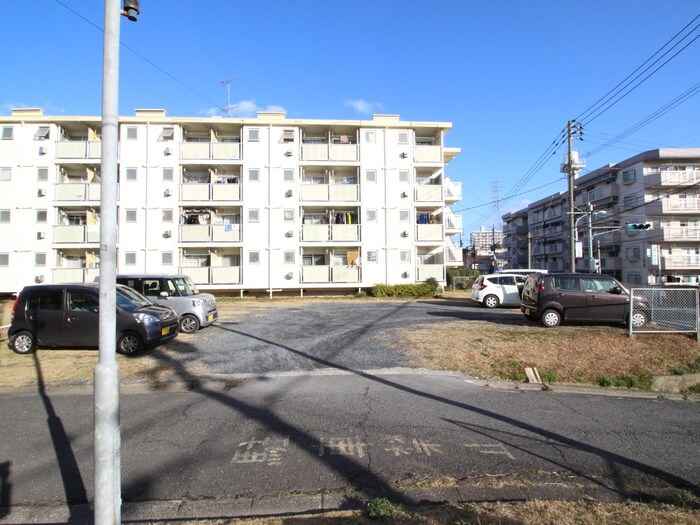 物件外観写真2　(駐車場)