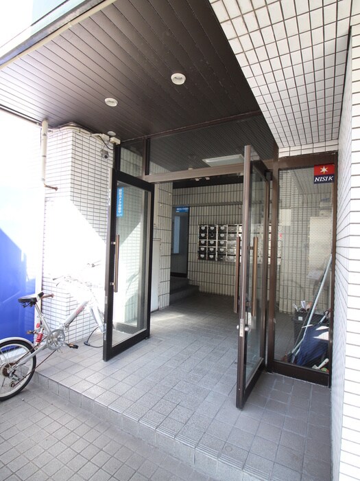 物件外観写真3　(エントランス部分)
