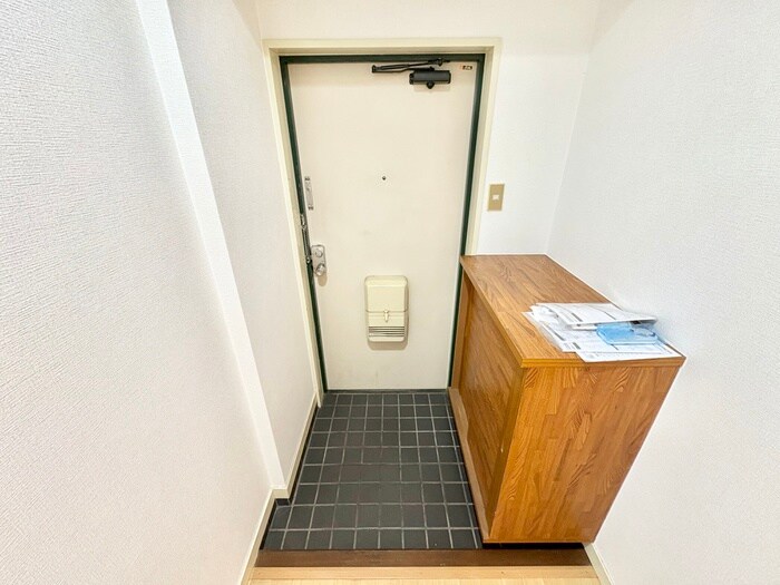 物件内観写真16　(玄関)