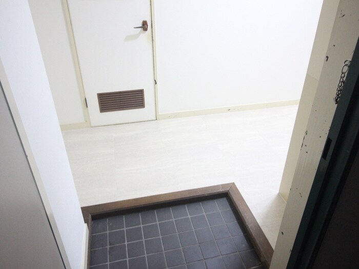物件内観写真17　(玄関)