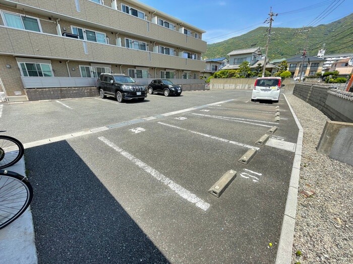 物件外観写真2　(駐車場)