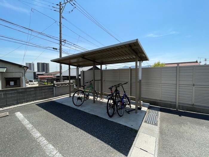 物件外観写真3　(駐輪場)