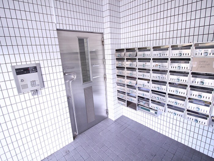 物件外観写真4　(エントランス部分)