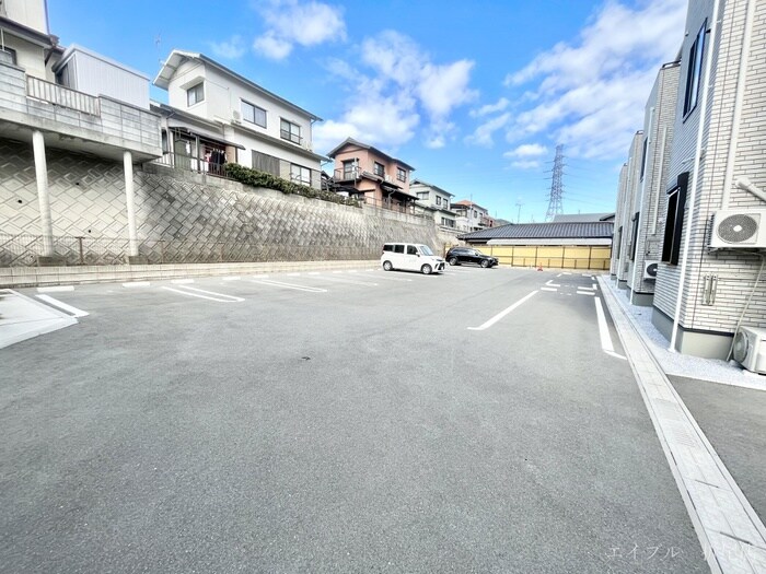 物件外観写真2　(駐車場)