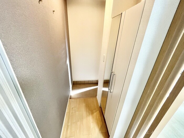 物件内観写真9　(玄関)