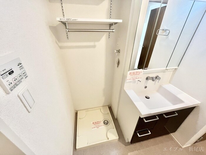 物件内観写真12　(洗濯機置場)