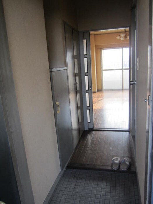 物件内観写真13　(玄関)