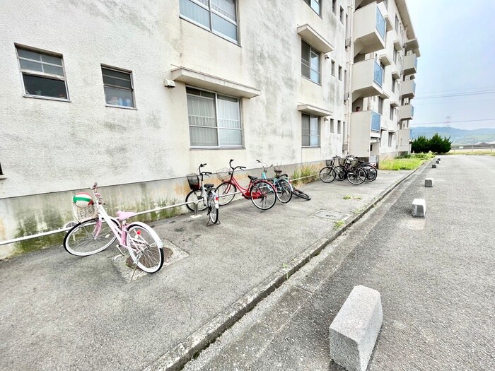 物件外観写真3　(駐輪場)