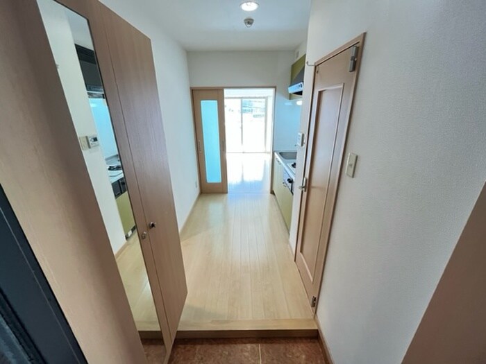 物件内観写真7　(玄関)