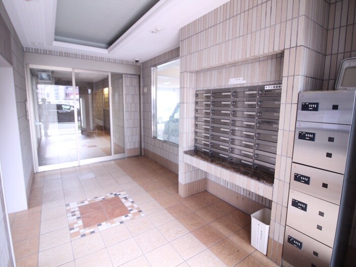 物件外観写真5　(エントランス部分)