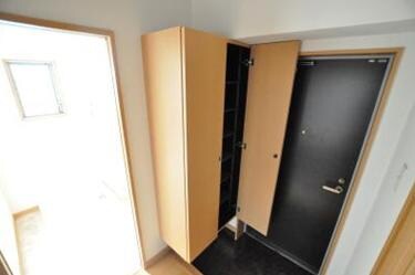 物件内観写真16　(玄関)