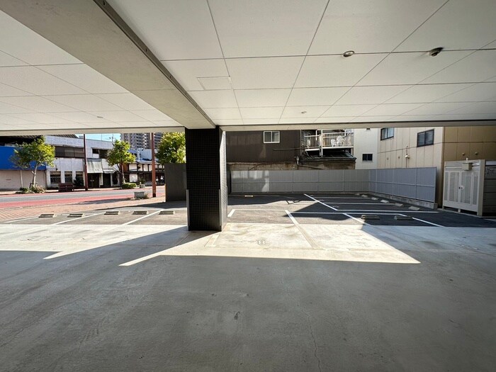 物件外観写真2　(駐車場)