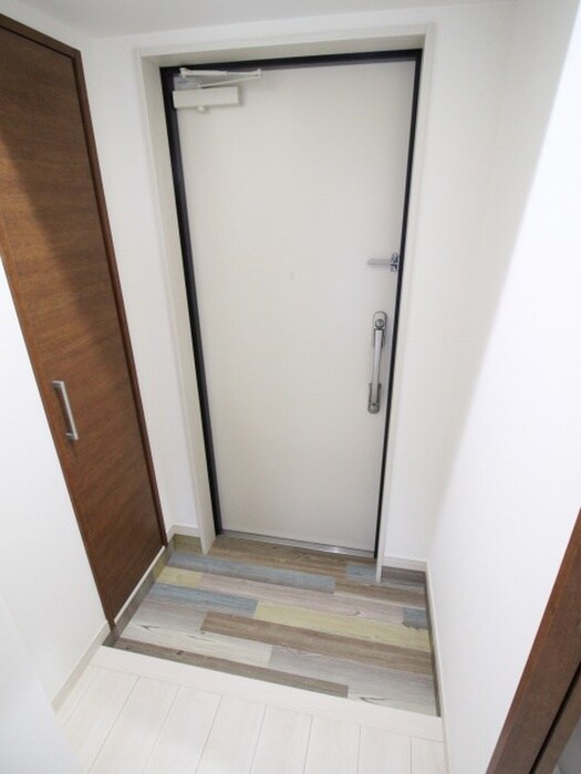 物件内観写真7　(玄関)