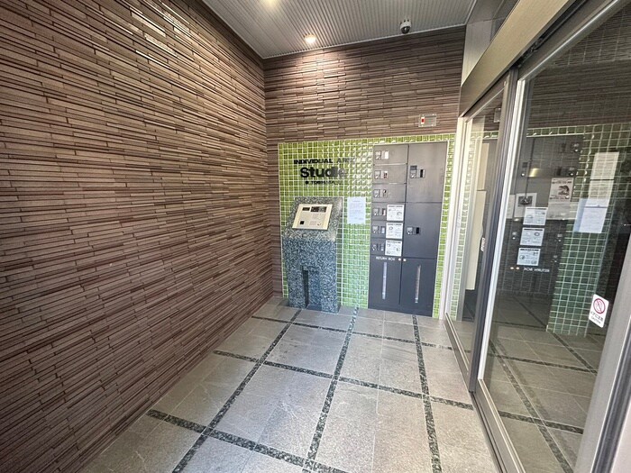 物件外観写真4　(エントランス部分)