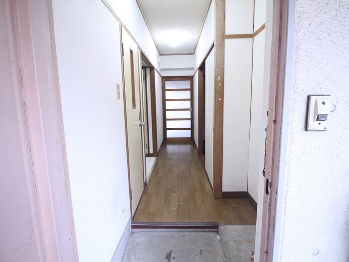 物件内観写真2　(玄関)