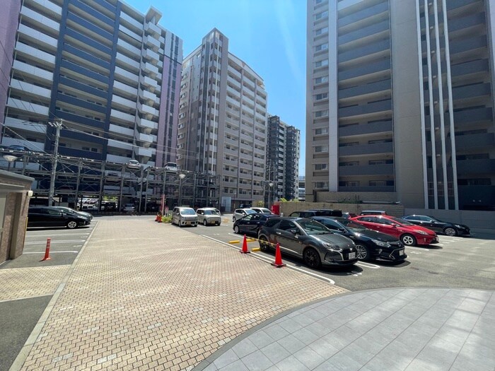 物件外観写真4　(駐車場)