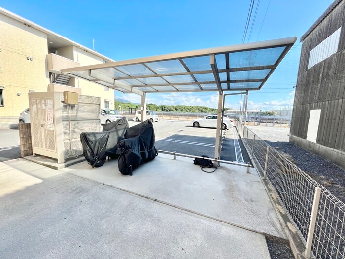 物件外観写真3　(駐輪場)