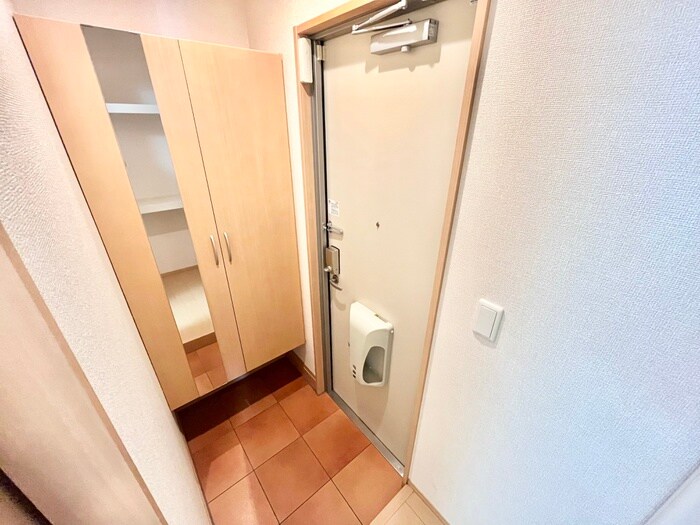 物件内観写真10　(玄関)