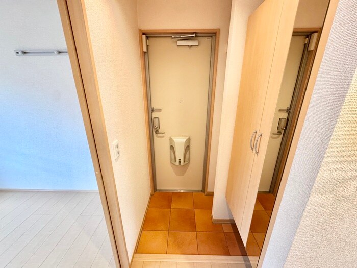 物件内観写真12　(玄関)