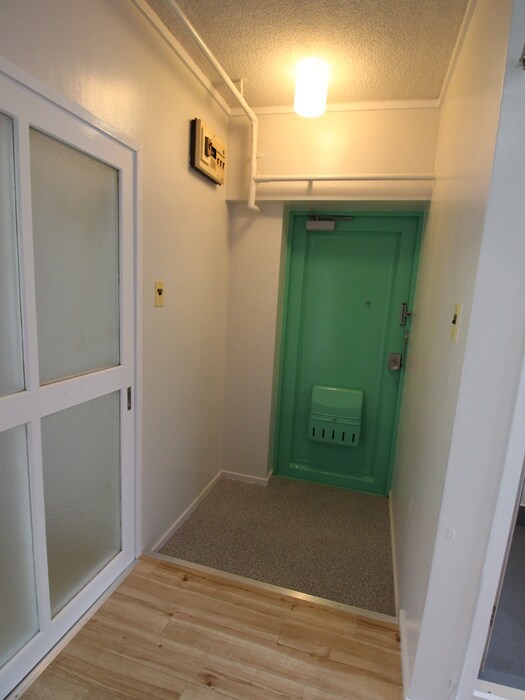 物件内観写真10　(玄関)