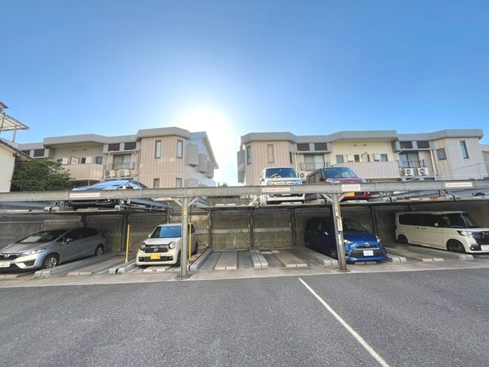 物件外観写真5　(駐車場)