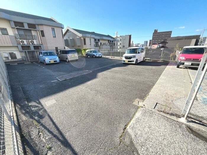 物件外観写真6　(駐車場)