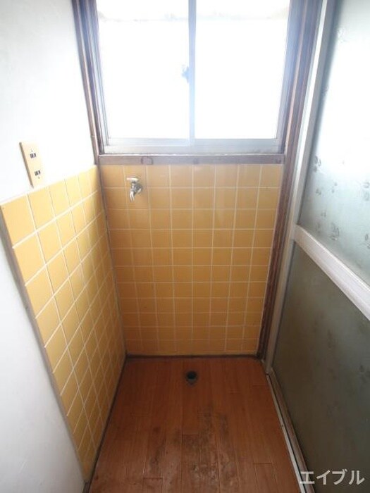 物件内観写真13　(洗濯機置場)