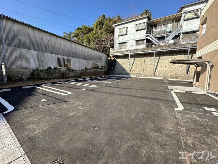 物件外観写真2　(駐車場)