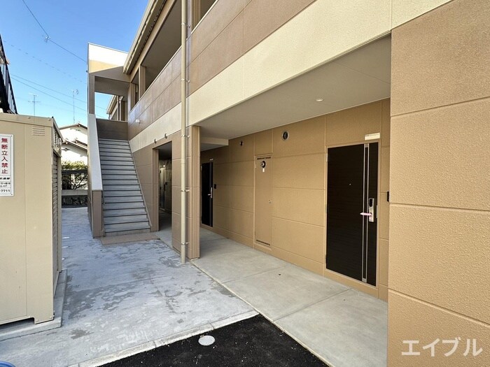 物件外観写真4　(エントランス部分)