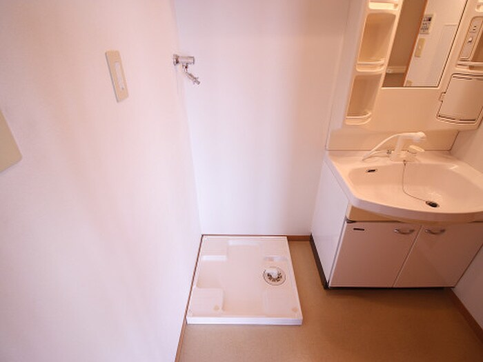 物件内観写真16　(洗濯機置場)