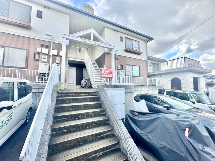 物件外観写真3　(エントランス部分)