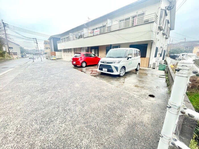 物件外観写真2　(駐車場)