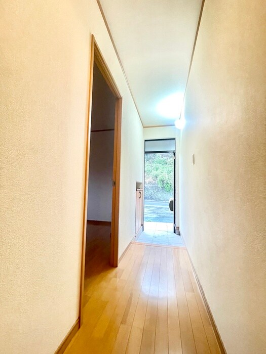 物件内観写真10　(玄関)