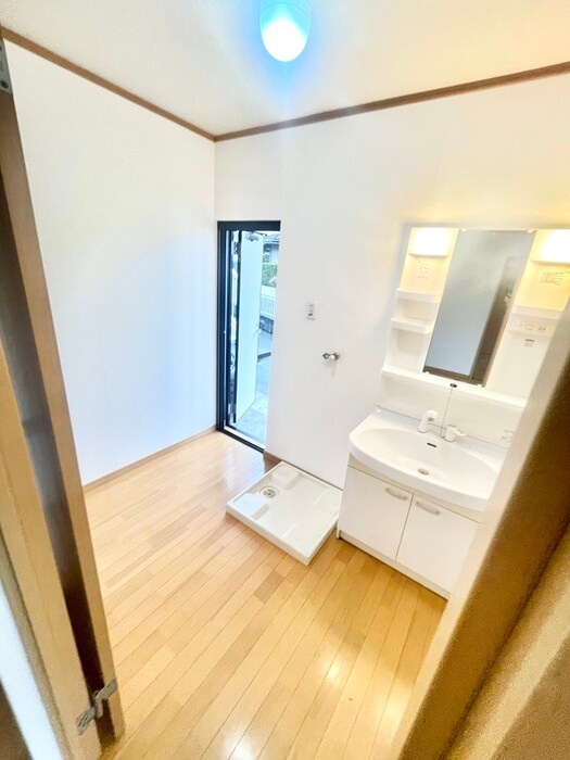 物件内観写真13　(洗濯機置場)