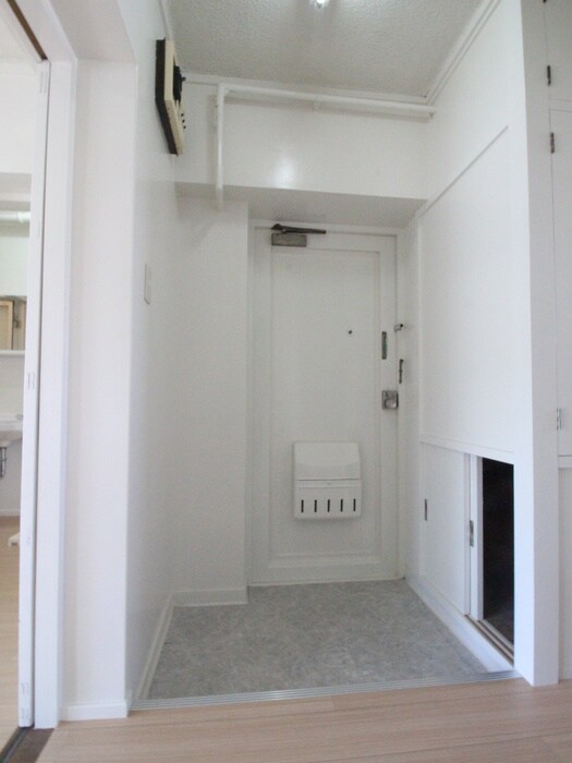 物件内観写真10　(玄関)