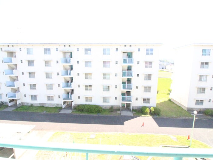 物件内観写真11　(室内からの展望)