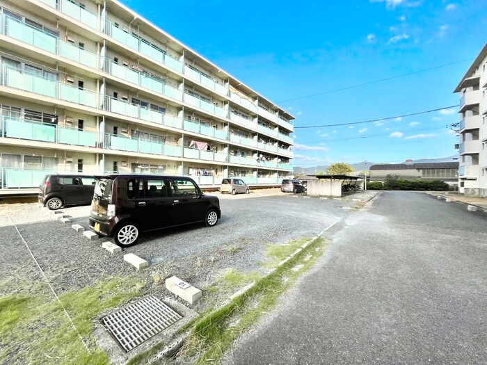 物件外観写真2　(駐車場)