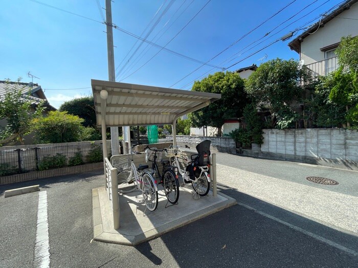 物件外観写真3　(駐輪場)