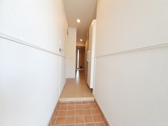 物件内観写真9　(玄関)