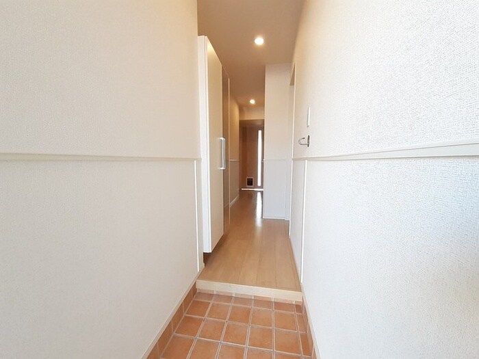 物件内観写真9　(玄関)