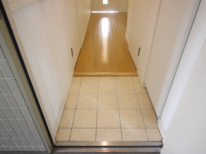 物件内観写真10　(玄関)